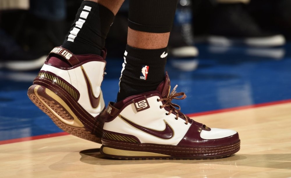 TA：巴萨出售内马尔所挣的钱本可用来改善财务，却被挥霍一空（TA：内马尔转会收入原可改善巴萨财务，却被挥霍殆尽）