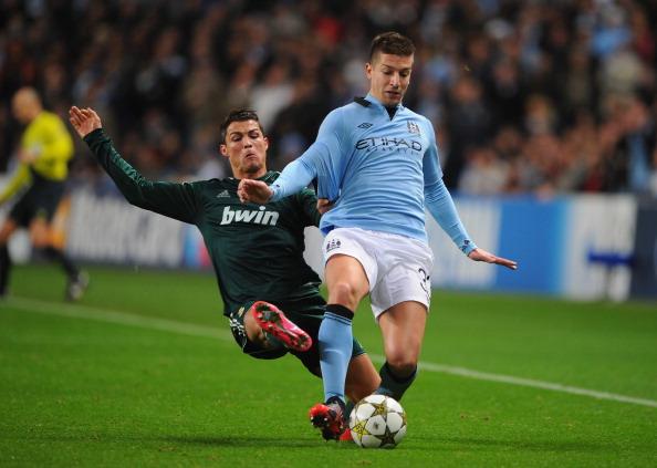 代表三支不同球队连续5场欧冠进球，哈兰德是历史第一人（哈兰德成史上首位先后为三队连续5场欧冠破门的球员）