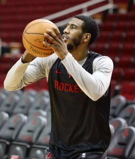 英超争冠悬念再起！曼城强势迫近，阿森纳迎魔鬼赛程（英超冠军之争重燃！曼城步步紧逼，阿森纳直面魔鬼赛程）