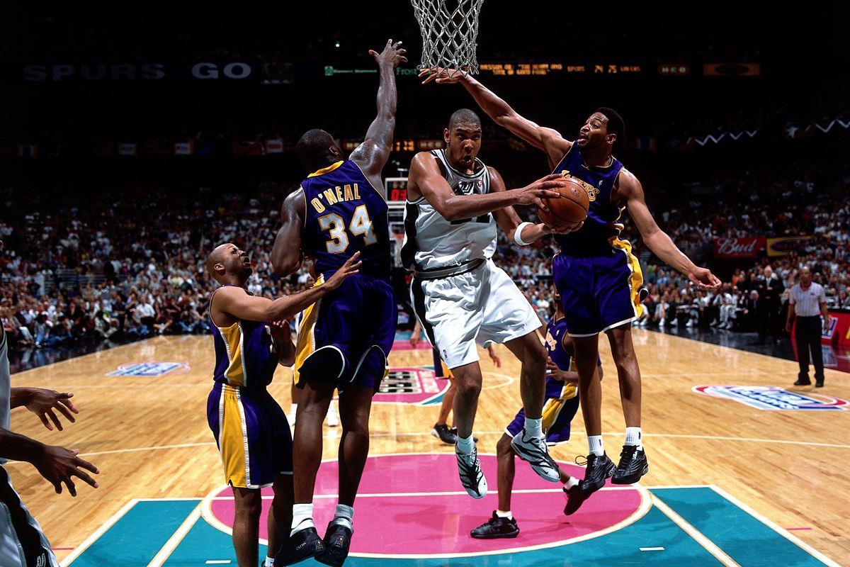 近200名精英骑手相聚成都东安湖 国际马联二星级赛事开赛（近200位顶尖骑手齐聚成都东安湖 国际马联二星级赛事鸣枪开赛）