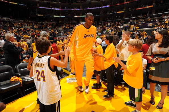 贝恩23分关键封盖定胜局 魔术险胜开拓者迎三连胜（贝恩23分+关键封盖锁定胜局，魔术险胜开拓者收获三连胜）