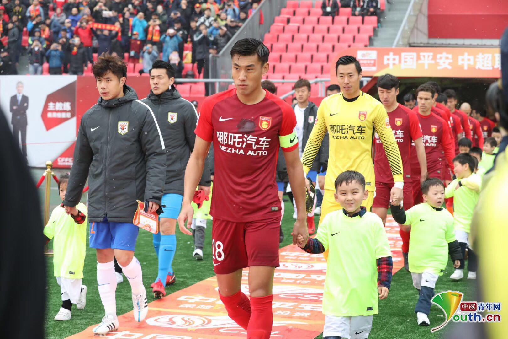 不满意！克里斯自投自补打中 但抱怨被犯规没吹领到技犯（克里斯自投自补命中后抱怨漏判，被吹技术犯规）