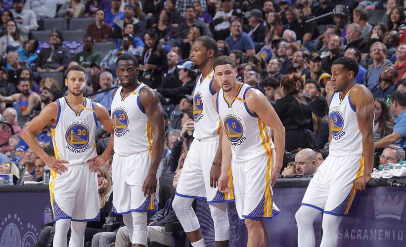 杨鸣谈辽宁男篮新赛季揭幕战：想把最好精神面貌展现给大家（杨鸣展望辽篮新季揭幕战：力争以最佳精神面貌回馈球迷）