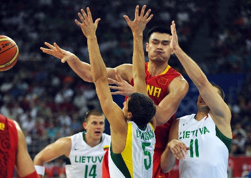 为国征战，感谢有你！国足官方为刚刚退役的尹鸿博送上祝福（尹鸿博正式退役，国足官方致以谢意与祝福）