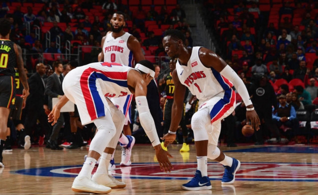 圣诞收官战回顾：一场精彩绝伦的篮球盛宴（圣诞压轴之战回顾：一场热血沸腾的篮球盛宴）