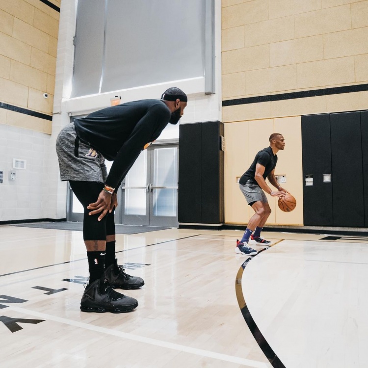 C罗随沙特王储参加白宫晚宴，特朗普称其儿子是C罗铁粉（C罗陪同沙特王储出席白宫晚宴，特朗普称其子是C罗忠粉）