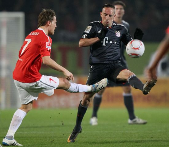 官方：孔蒂当选2025意足球盛典最佳教练，那不勒斯最佳俱乐部（官方确认：孔蒂获评2025年意大利足球盛典最佳教练，那不勒斯荣膺最佳俱乐部）