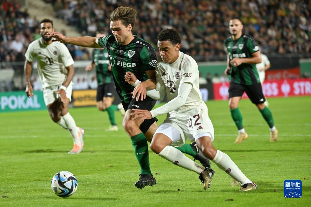 勇士有无库里的数据对比：进攻效率暴跌8.5，命中率严重下滑（库里在与不在的差异：勇士进攻效率下降8.5分，投篮命中率大幅下滑）