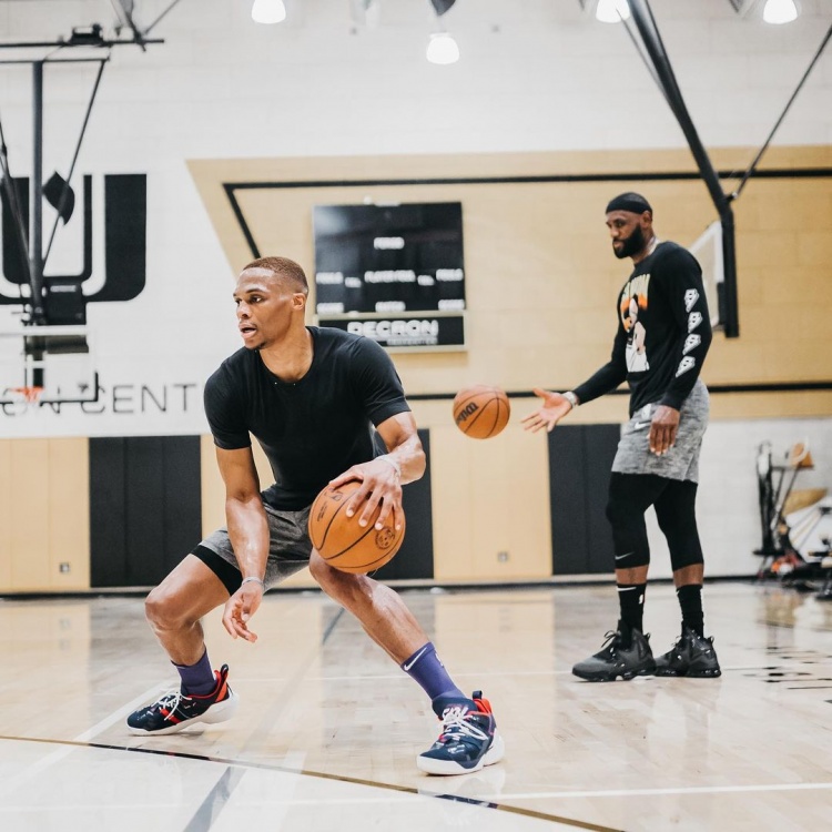 西班牙战胜德国卫冕女足欧国联，大都会球场吸引超5万人观赛（女足欧国联：西班牙击败德国完成卫冕，大都会球场观众超5万）