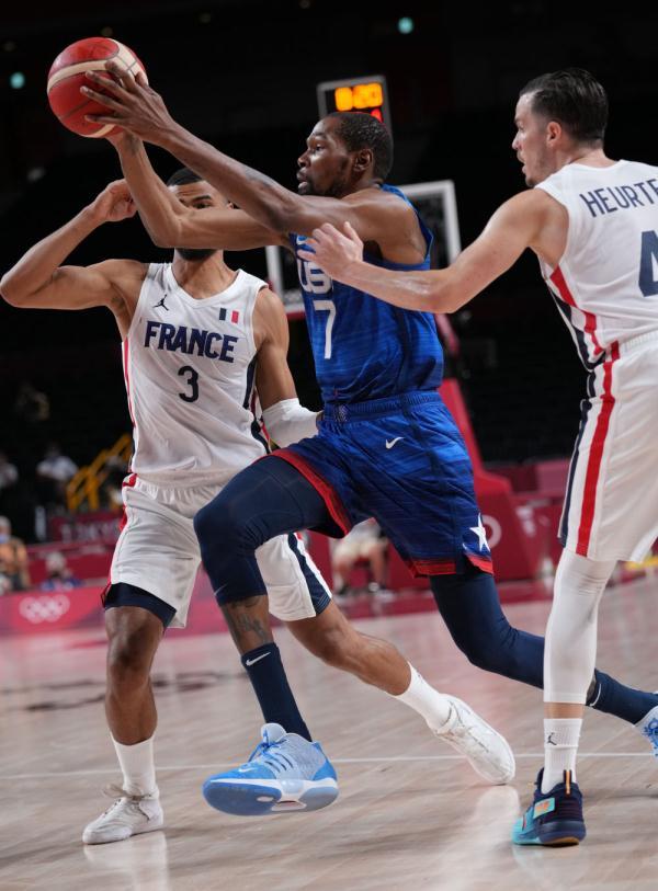 姆巴佩与巴黎诉讼案上诉被驳回，被判承担诉讼费用并赔偿3000欧元，案件将于12月6日终审。（姆巴佩与巴黎上诉被驳，须承担诉讼费并赔偿3000欧元，终审定于12月6日）