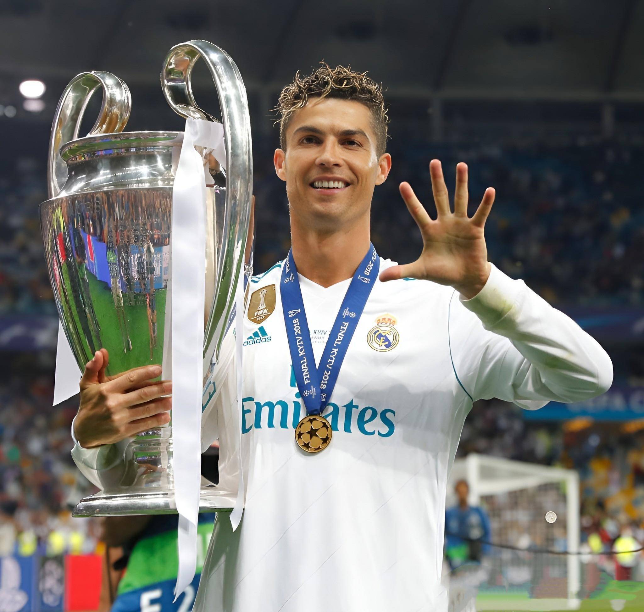 惊险一幕，马竞女足球员梅迪纳头部被膝盖撞到后失去意识（马竞女足惊魂一刻：梅迪纳头部遭膝撞后一度失去意识）