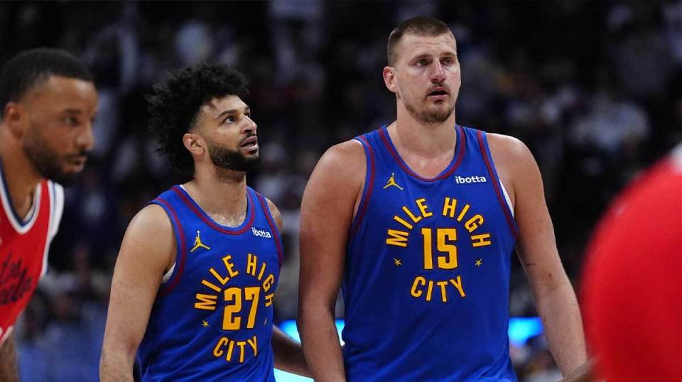 戏剧性拉满，内马尔自八月初后首次破门随后又送出一粒点球（戏剧反转：内马尔八月初后首球入账，随后又送点球）