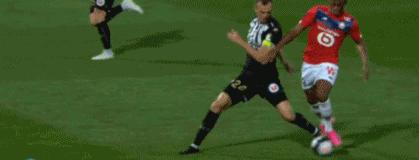 斯凯利晒穿齐达内、博格巴尤文球衣照，尤文球迷留言“快来”（斯凯利晒穿齐达内与博格巴的尤文战袍，斑马军球迷齐呼：快来）