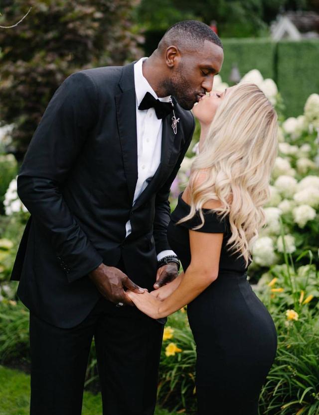 欧冠前瞻：阿贾克斯客战黑马卡拉巴克，能否期盼取得首胜？（欧冠前瞻：阿贾克斯做客挑战黑马卡拉巴克，首胜能否到来？）