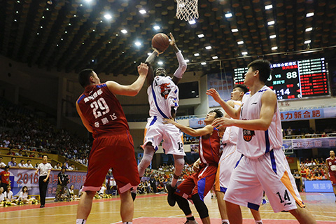 斯洛特：欧冠排除萨拉赫是俱乐部决定，没有理由不希望他留下（斯洛特：萨拉赫无缘欧冠为俱乐部决定，我当然希望他留下）