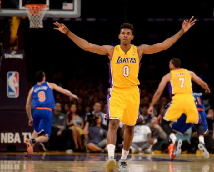 西媒：阿隆索要求皇马全队赛前在毕尔巴鄂过夜，引发球员不满（西媒曝阿隆索要求皇马赛前全队在毕尔巴鄂留宿，球员因此不满）