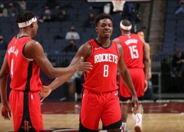 荷兰女国脚罗尔德公开谈论与女友恋情，两人曾因亲密照片受批评（荷兰女足国脚罗尔德谈与女友恋情，曾因亲密照遭批评）