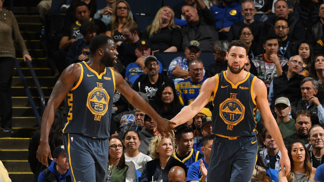 射门时速：眨眼之间，电光火石！没有什么比目睹球员...（风驰电掣的射门：一瞬即发，震撼全场）