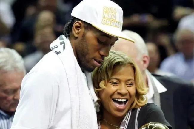 佩莱格里尼：塞维利亚落后时球迷往球场投掷杂物，这样不对（佩莱格里尼批评塞维利亚球迷：球队落后就向场内投掷杂物是不对的）