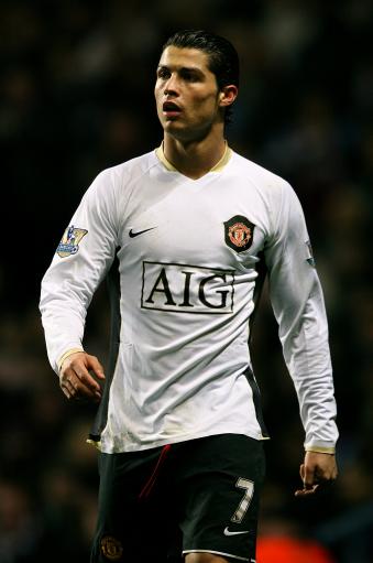 官方：71岁老帅滕·卡特执教苏里南，带队参加世界杯附加赛（官方宣布：71岁名帅滕·卡特出任苏里南主教练，率队出战世界杯附加赛）