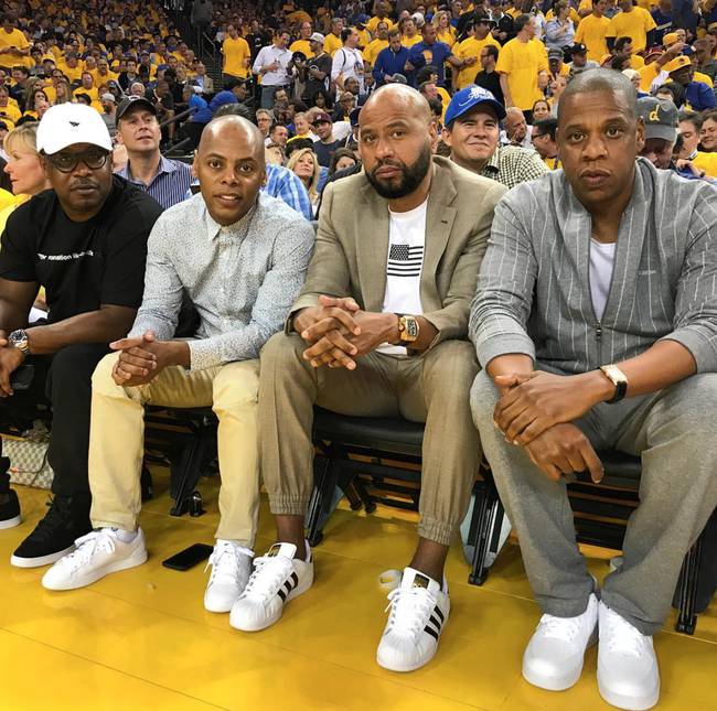 篮网队历史性时刻：克拉克斯顿单赛季至少2次三双（克拉克斯顿创造篮网队史纪录：单季至少两次三双）